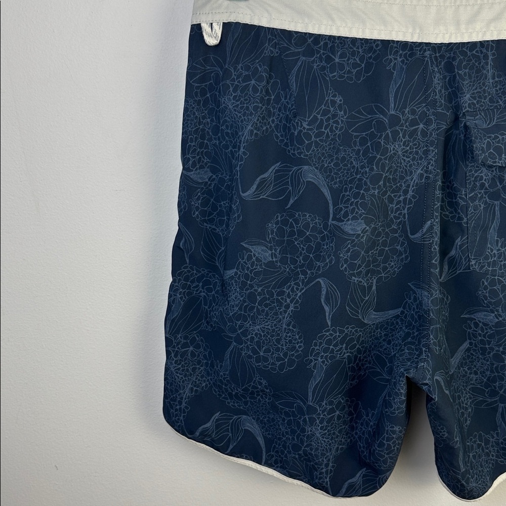 Vuori Cruise Boardshorts Ink Hydrangea Size 30 Summer Beach Vacation Men’s Short - Picture 11 of 16